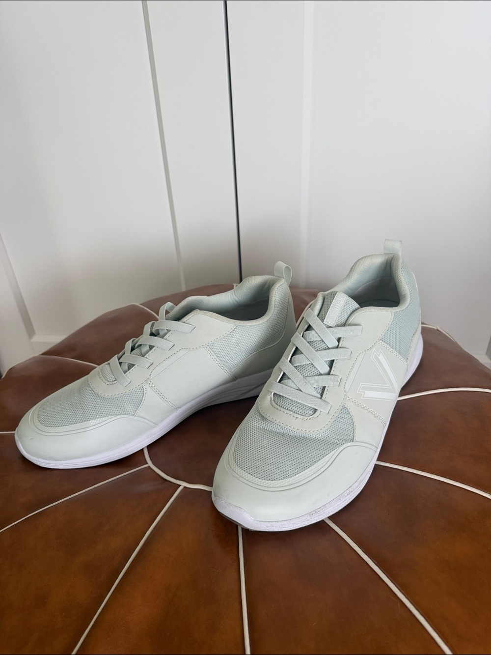 Vionic Men's Sneakers in Pale Mint